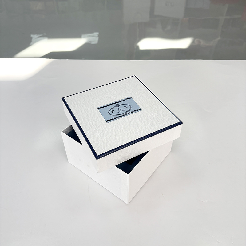 专业定制，彰显商务风范——天地盖正方形伴手礼盒