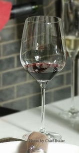 简约不凡，品味之選 進口葡萄酒與精緻餐具的全方位禮品指南